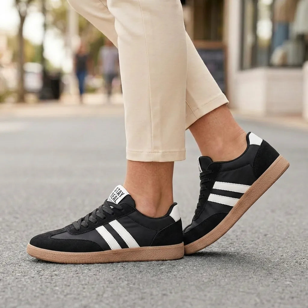 Maggie | Orthopedic Retro Court Sneakers - Black - Tillybelle